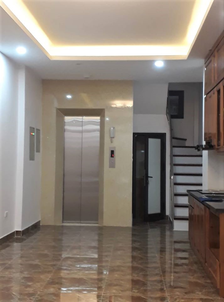 Bán nhà Nguyễn Hoàng, Thang máy, sát ô tô 42/50m2 x 6 tầng, giá 5.8 tỷ, LH: 0943.39.41.59